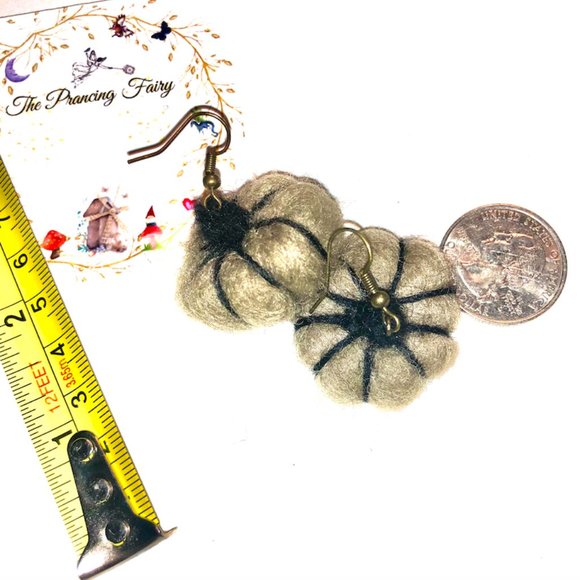 New Never Worn Elegant Hand Felted Pumpkin Earrings Fashion Fun - Picture 5 of 5